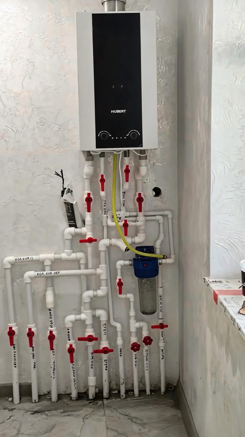 Газовый котёл Hubert с полной разводкой ПП-труб и коллекторами